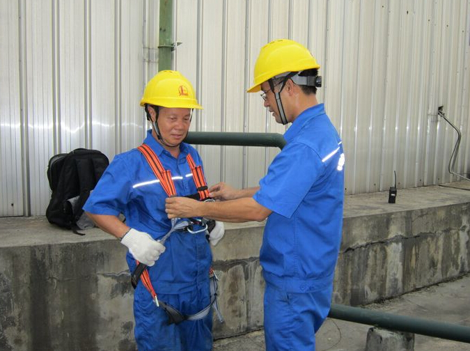 西基油庫高處作業巧用防墜器