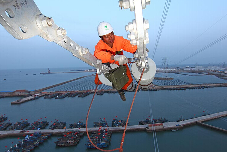 海陽核電線路架通安全性，高空作業防墜器來保證